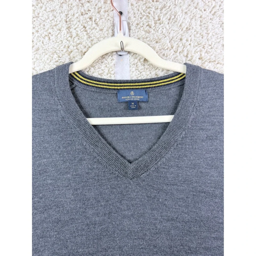 Brooks Brothers V-Neck Sweater Men XL Grey Excellent Extra Fine Merino Wool